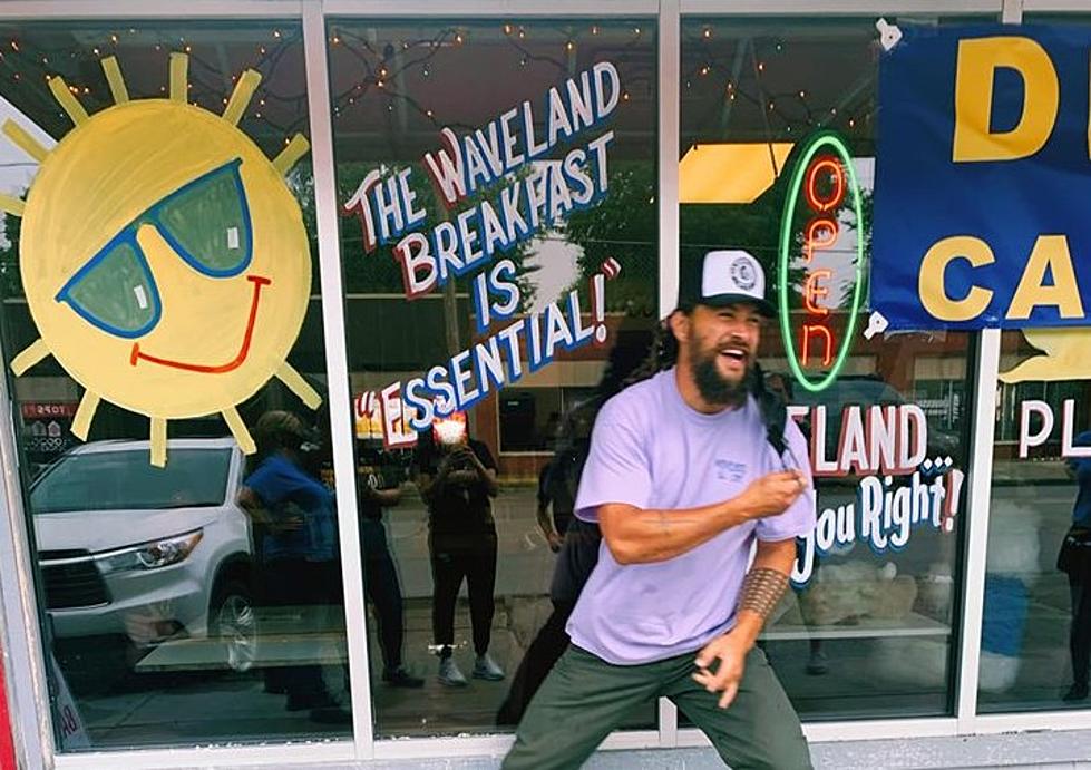 Jason Momoa Returns Home to Iowa, Enjoys Meal Named After Him [PHOTOS]