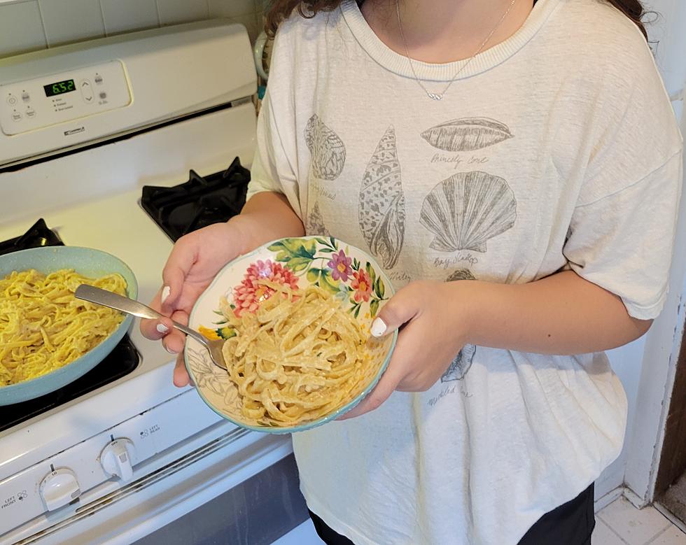 Brain&#8217;s Daughter Carly Cooks Up a &#8216;Tik Tok&#8217; Alfredo Recipe [PHOTOS]