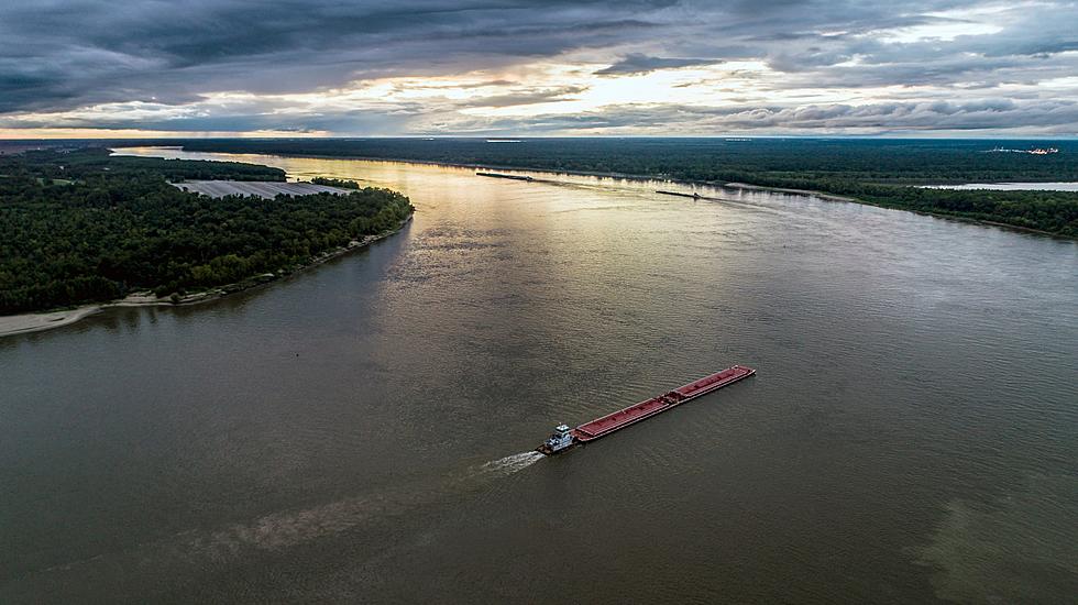 Low Mississippi River Level Reveals Sunken WW2 Ship [VIDEO]