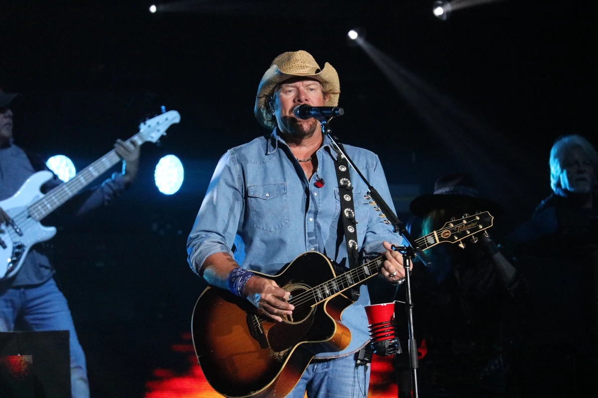 Remembering Toby Keith's Final Concert in Iowa [PHOTOS]