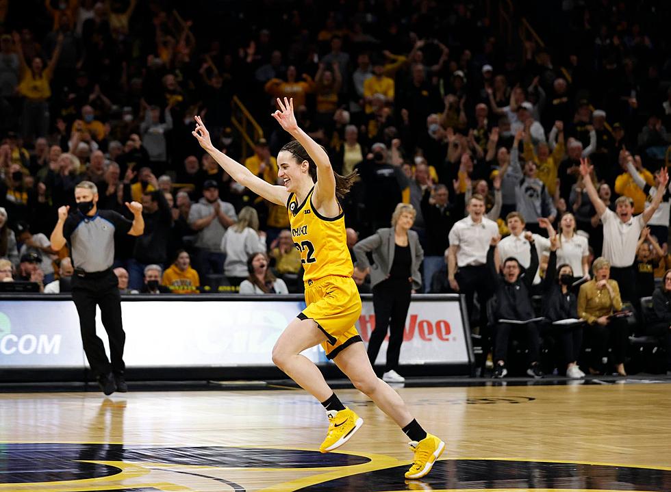 With first Big Ten title on line, Caitlin Clark finds another way