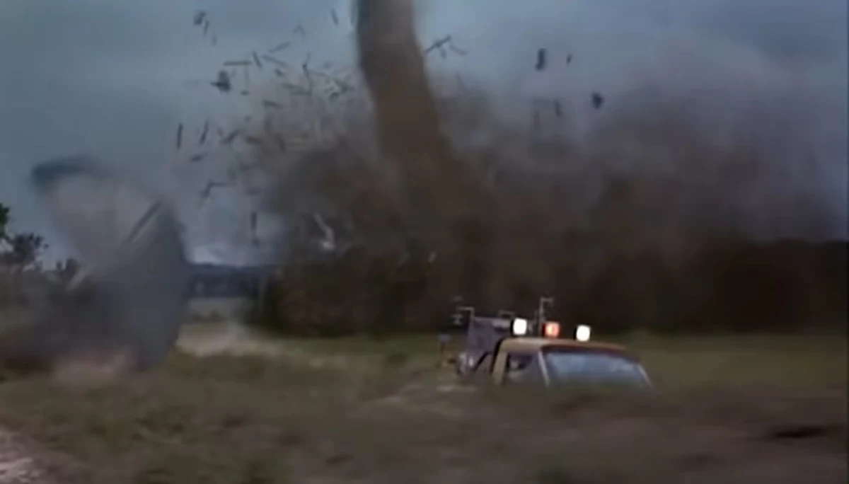 twister tornado scene