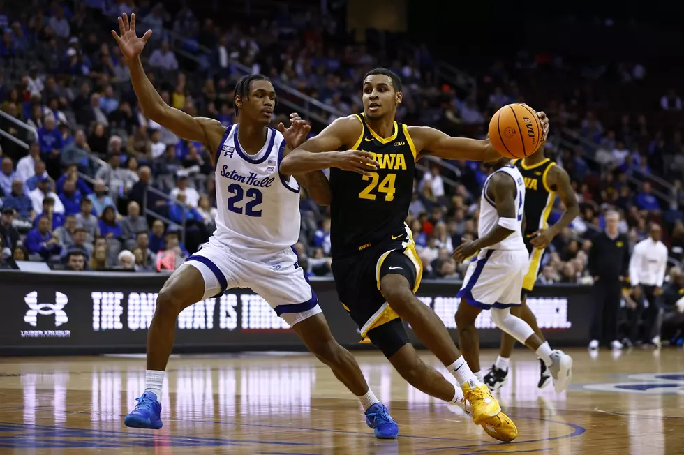 Iowa&#8217;s Kris Murray Has Had Unworldly Start to the Season [PHOTOS]