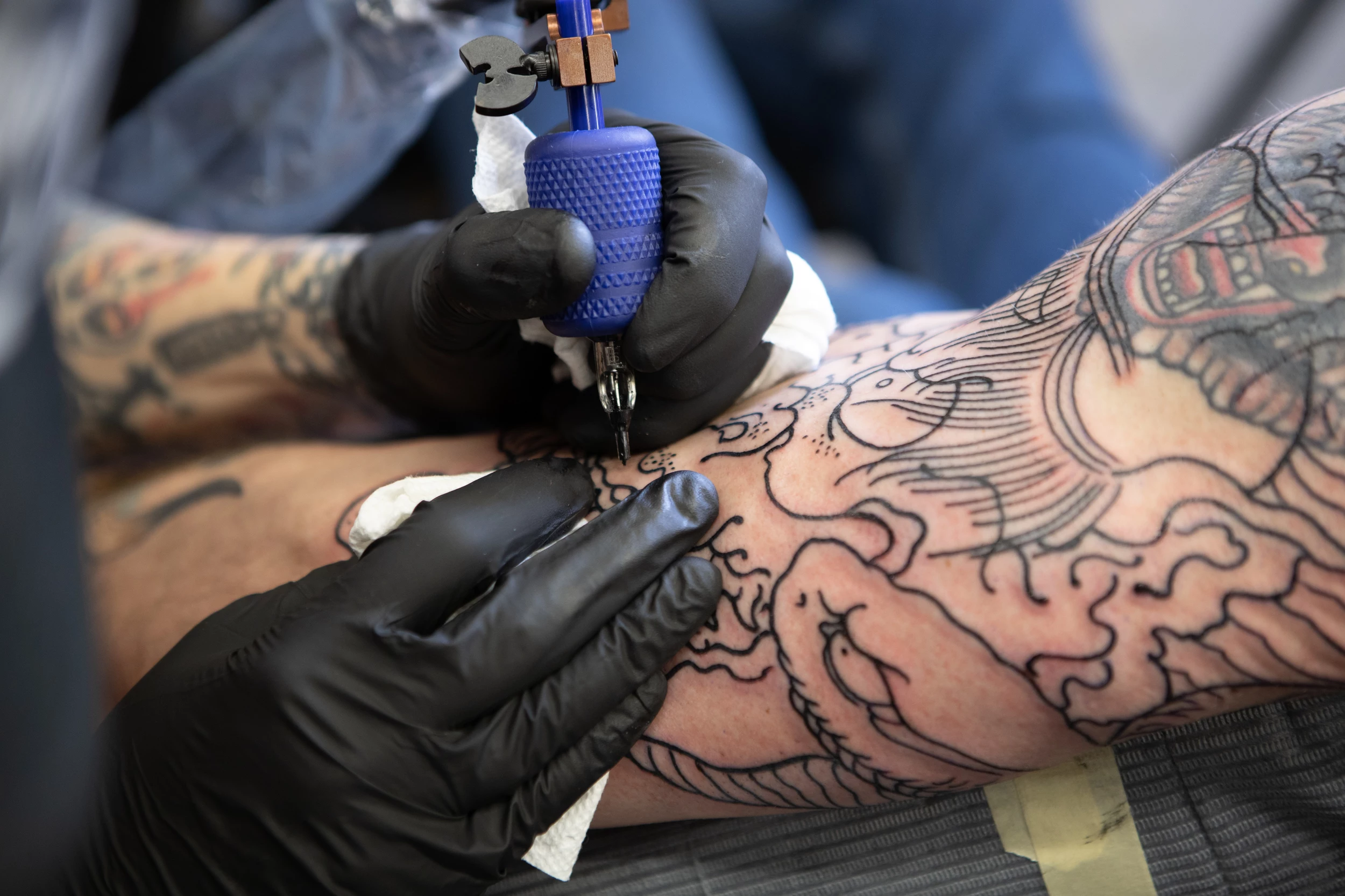 tattoo convention  Dave Hodges left of Mora Minnesota shows of his  Fotografía de noticias  Getty Images