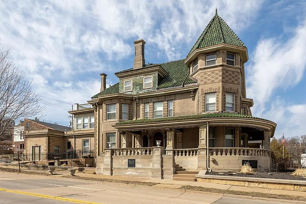 10-Bedroom Mansion Built in 1900 For Sale in Eastern Iowa [PHOTOS]