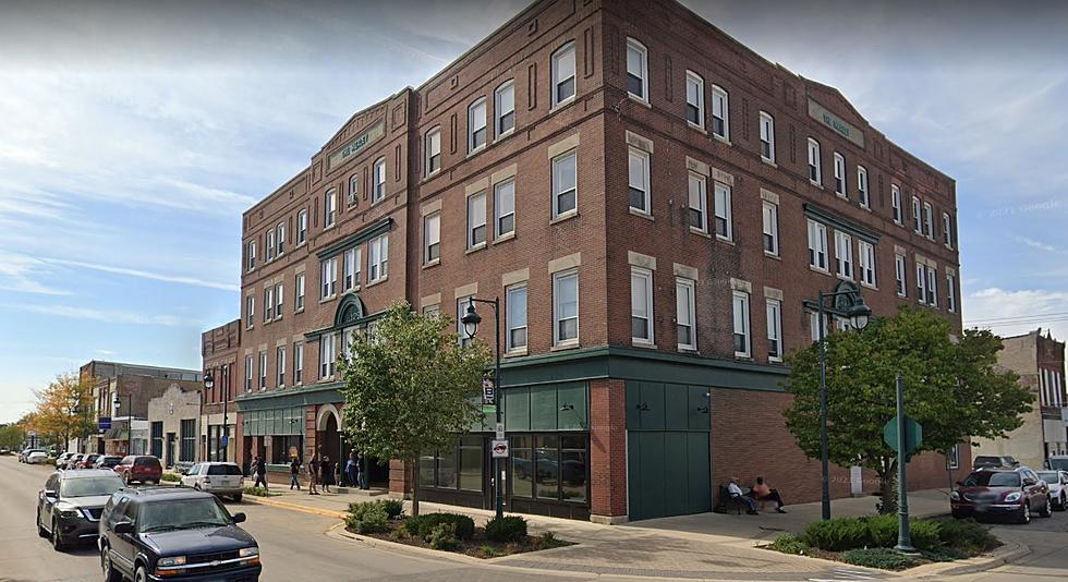 Eastern Iowa Apartment Building Evacuated After Bricks Fall