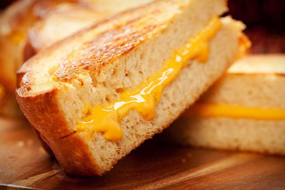 Midwest Brothers Make World&#8217;s Largest Grilled Cheese Sandwich