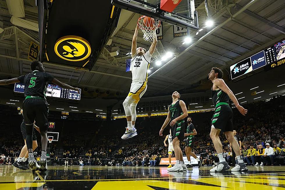 Iowa Newcomers Combine to Score 49 as Men Roll in Opener [PHOTOS]
