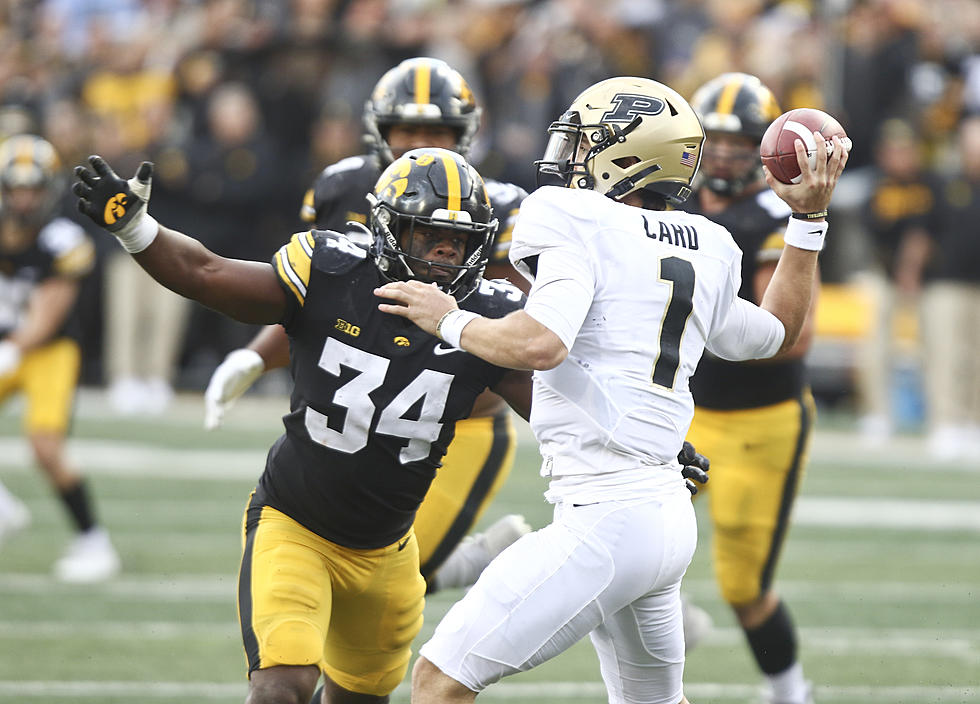 Hawkeye All-American Says No to the NFL and Returns to Iowa