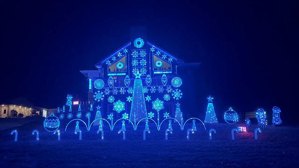 Watch Iowa Man's $25,000 Christmas Display Tribute to His Mom