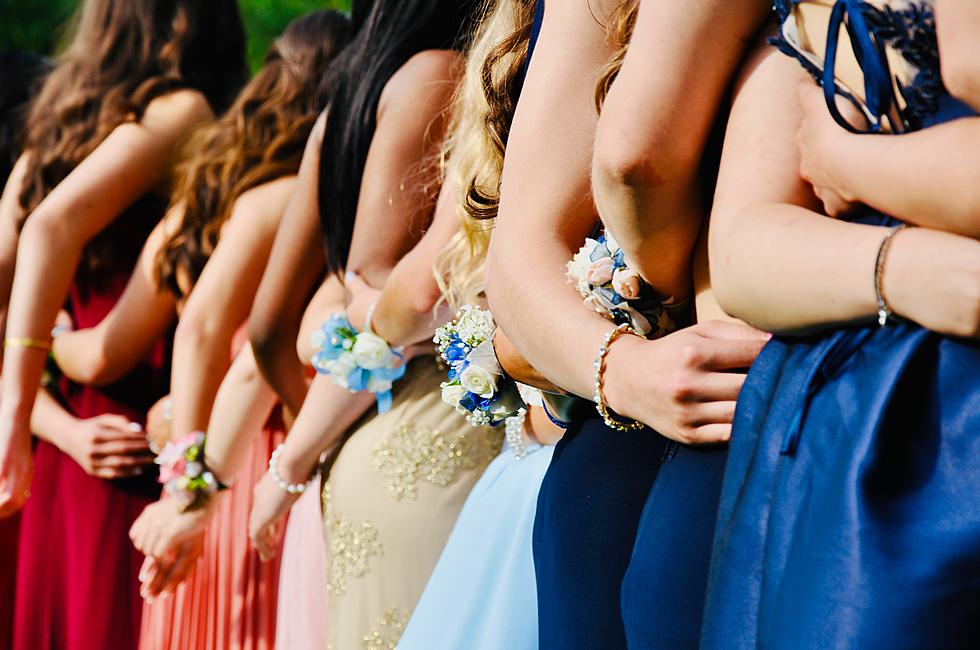 A Prom Dress Store Will Return to Lindale Mall in January