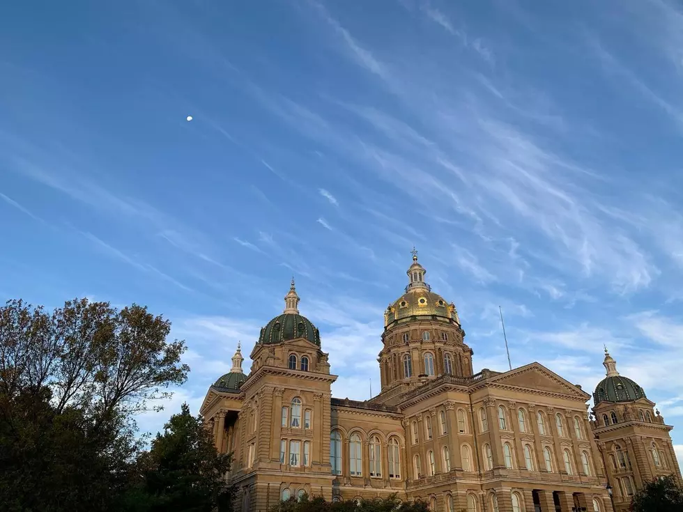 Iowa Lawmakers Vote to Give Themselves and Governor a Raise