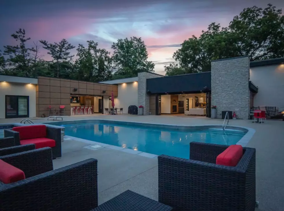 Universal BNB, Airbnb