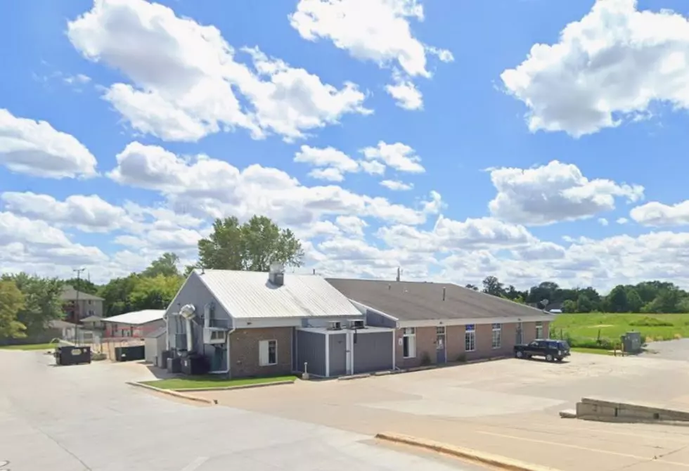 A New Bar & Restaurant in Tiffin Offers Pool Tables and Outdoor Volleyball