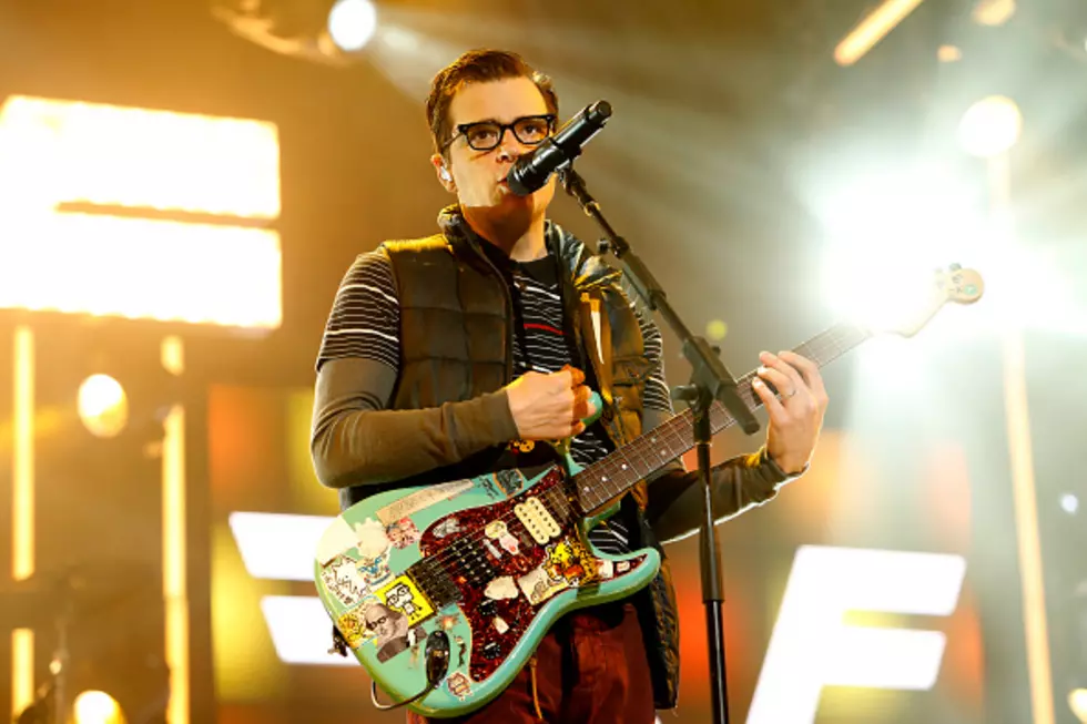 Weezer&#8217;s &#8220;White Album&#8221; Available Now (VIDEO)