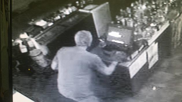 Help Catch Thief Who Robbed Cedar Rapids Bar [VIDEO &#038; PHOTOS]