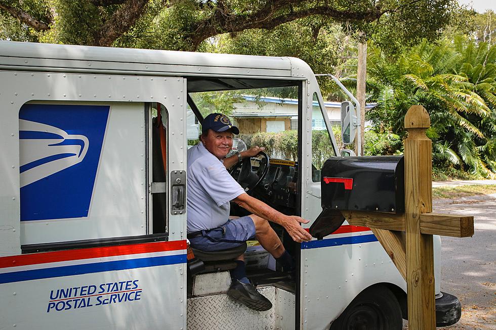 Hold Up, is it Illegal to Tip Your Mail Carrier in Iowa?