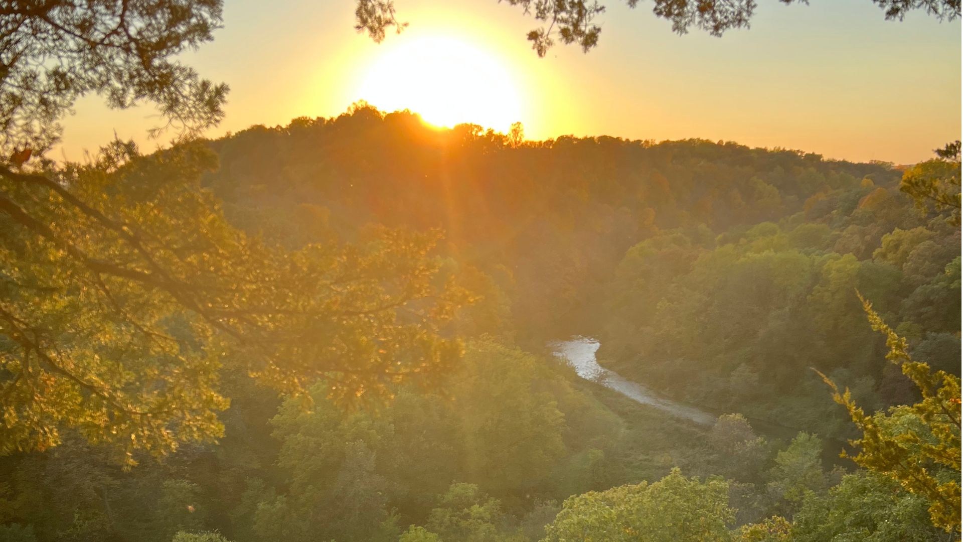This Short Iowa Trail Leads to an Incredible Canyon Overlook