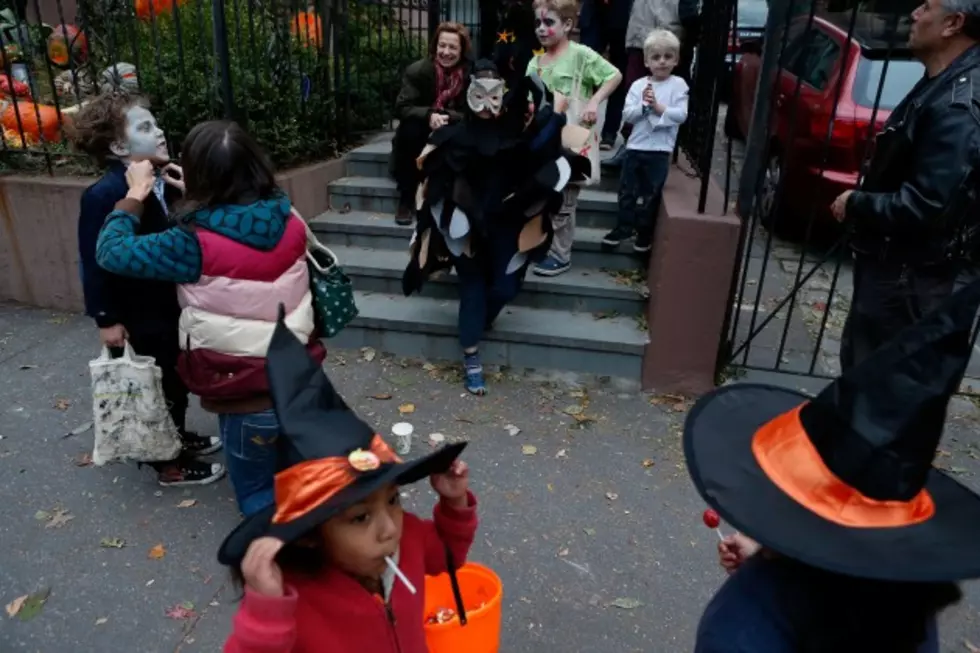 Trick or Treat Etiquette for Parents on Halloween [PHOTOS]