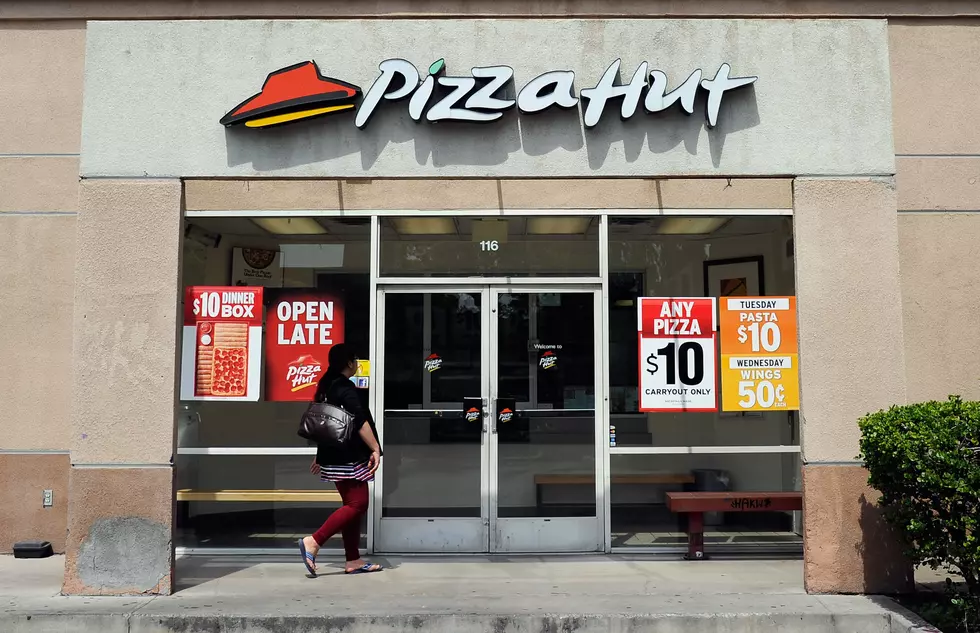 Pizza Hut Celebrates Super Bowl 50 With Gold Pizzas