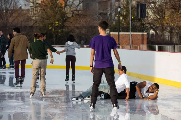 People Slipping on Ice: Dare You Not to Laugh [VIDEO]