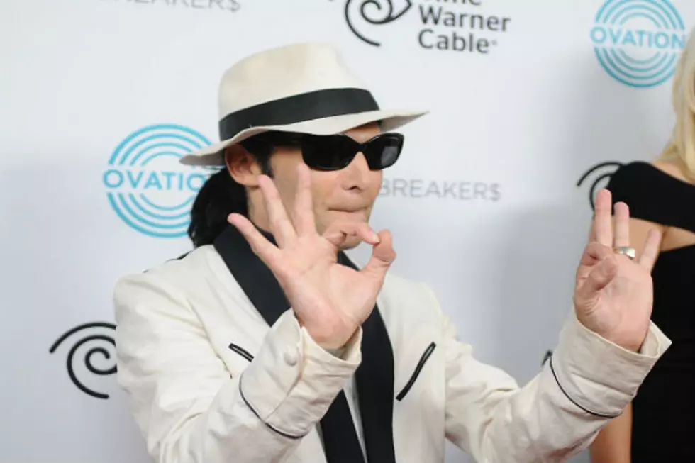 Corey Feldman Makes His ‘Angels’ Sign a Contract, So Does Ethan