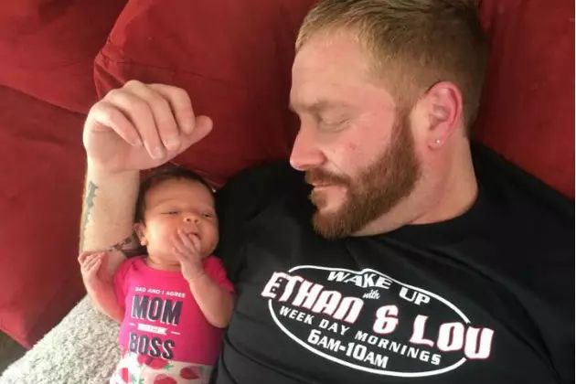 &#8216;The Ethan &#038; Lou Show&#8217; Is the Only Thing That Puts My Newborn to Sleep