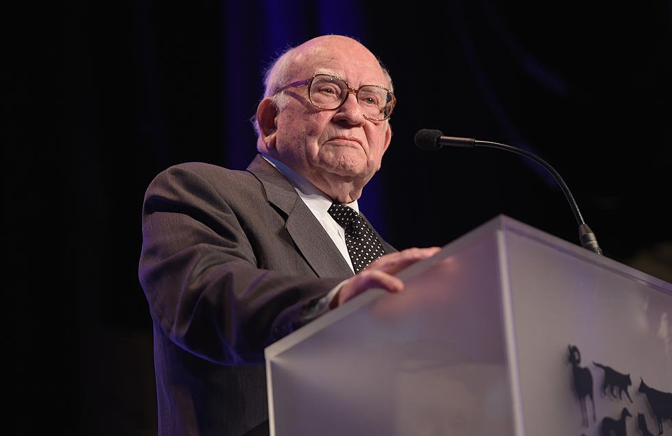 Ed Asner Joins the ‘Ethan and Lou Show’ Before His Ridgefield Performance