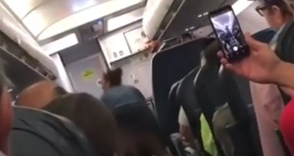 Twerking Woman Puts the Spirit in Spirit Airlines