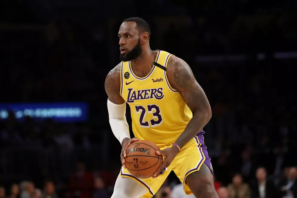 Philadelphia 76ers v Los Angeles Lakers