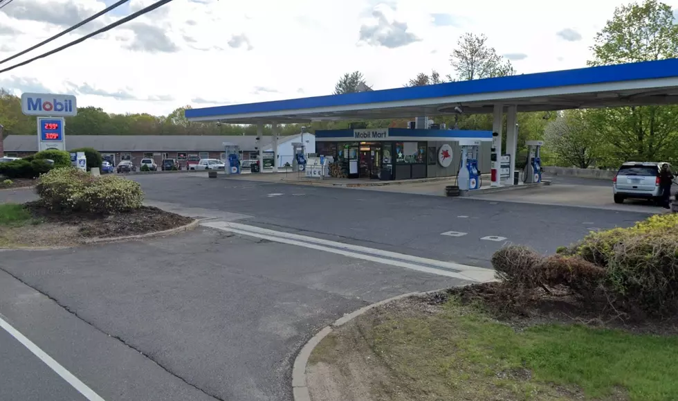 Purse Snatchings Reported at Prospect and Naugatuck Gas Stations