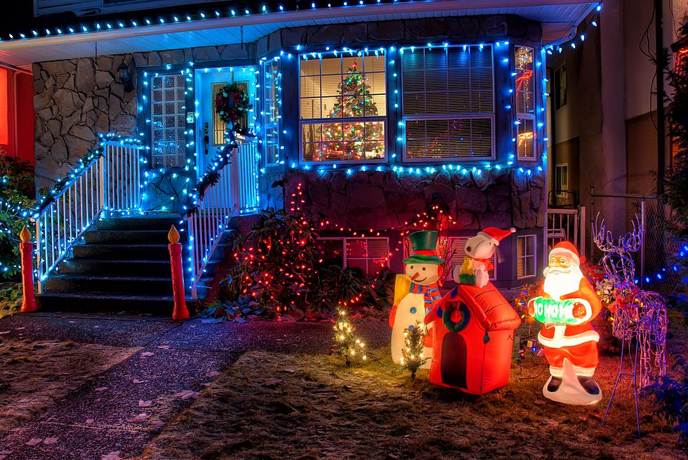 When Do You String Up Your  Xmas Lights: CT Residents Respond