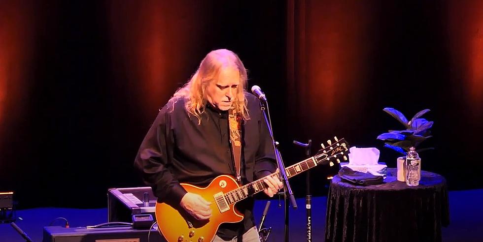 Videos Emerge From Warren Haynes&#8217; Recent Visit to Ridgefield Playhouse