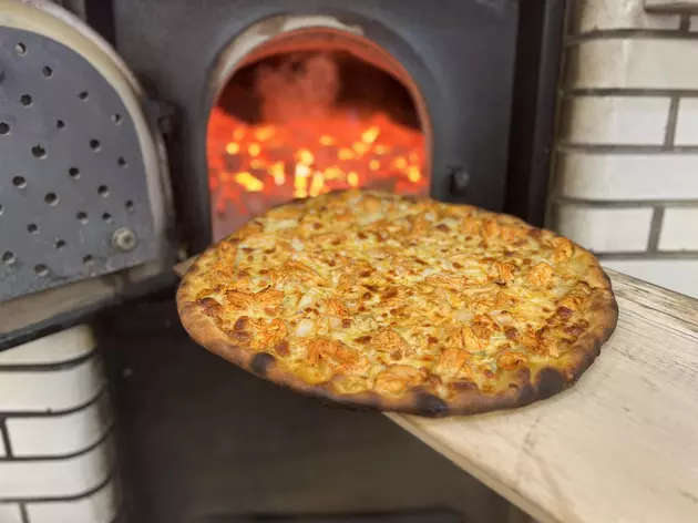 Popular Danbury Pizzeria Debuts a Spicy New Chicken Pizza