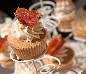 A Festive Dessert Presentation for Cupcakes