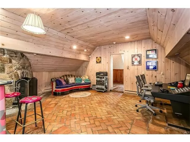 Cyndi Lauper&#8217;s Connecticut Home Sells for Far Less Than Asking