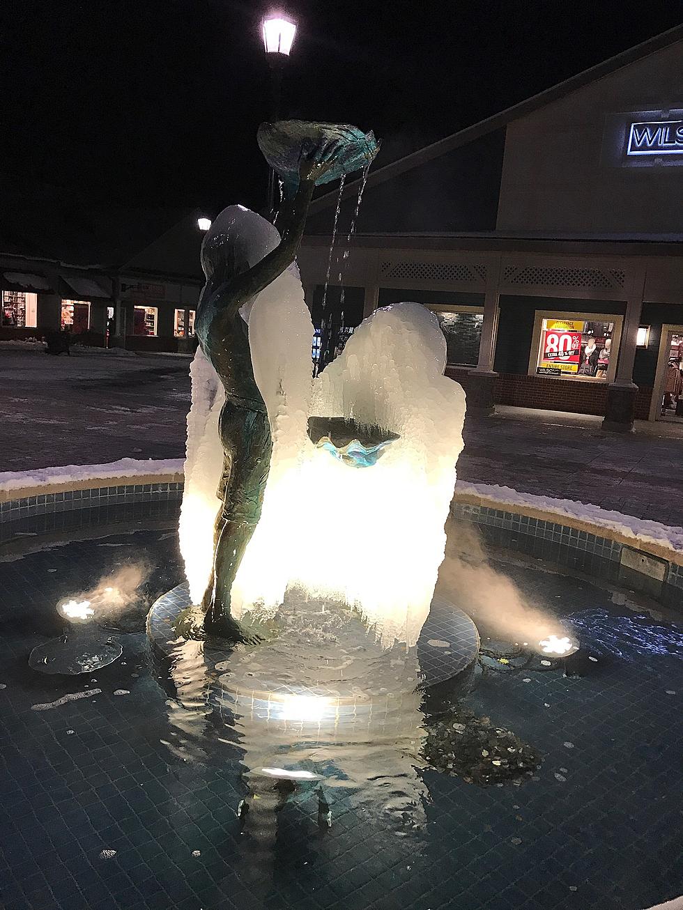 Fountain Freezes at Woodbury Commons