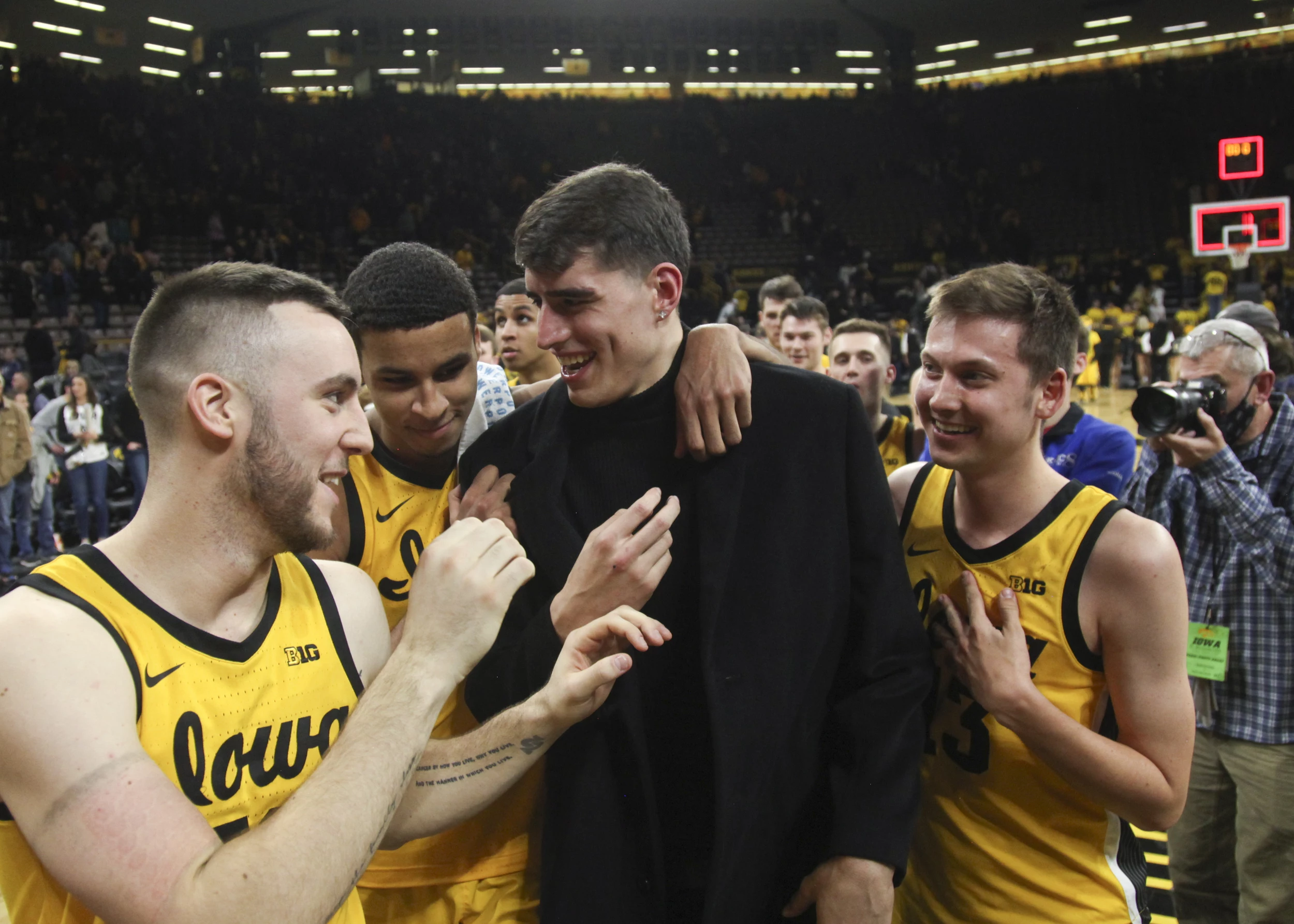 Minnesota Timberwolves Sign Former Iowa All-American Luka Garza