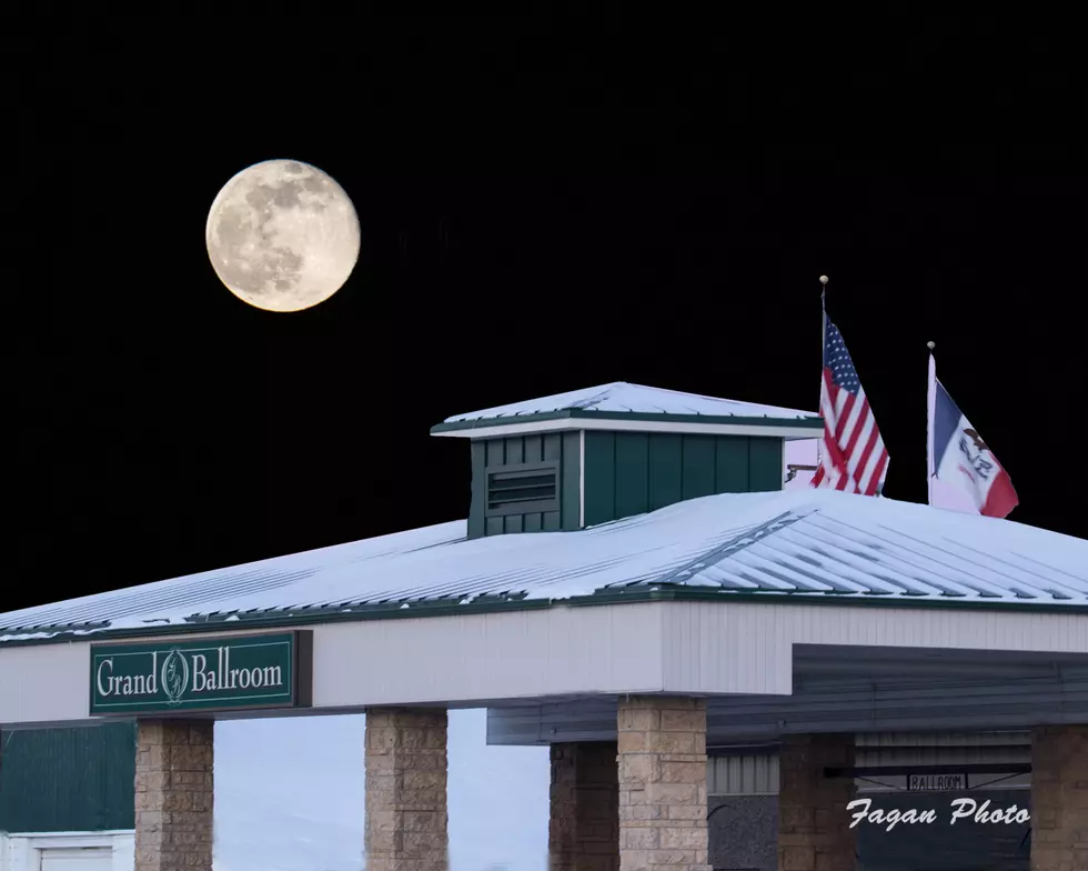Did You Catch a Glimpse of the Wolf Moon Over Dubuque?