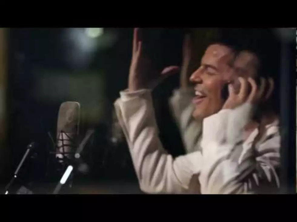 Jordan Knight sings the Old Navy Summer Catalog [VIDEO]