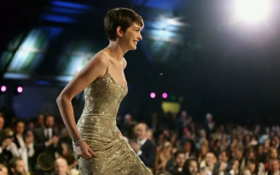 Anne Hathaway Working With “Team of Writers” on Oscar Acceptance Speech