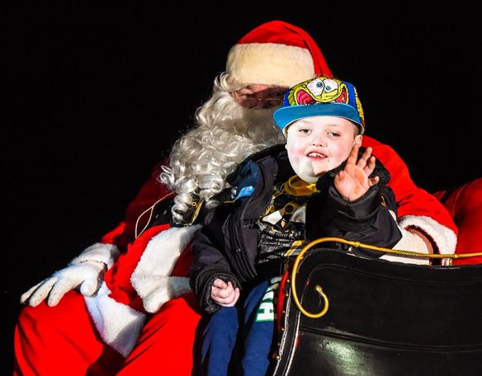A Town Came Together to Celebrate Christmas Two Months Early For a Boy With Terminal Brain Cancer [VIDEO]