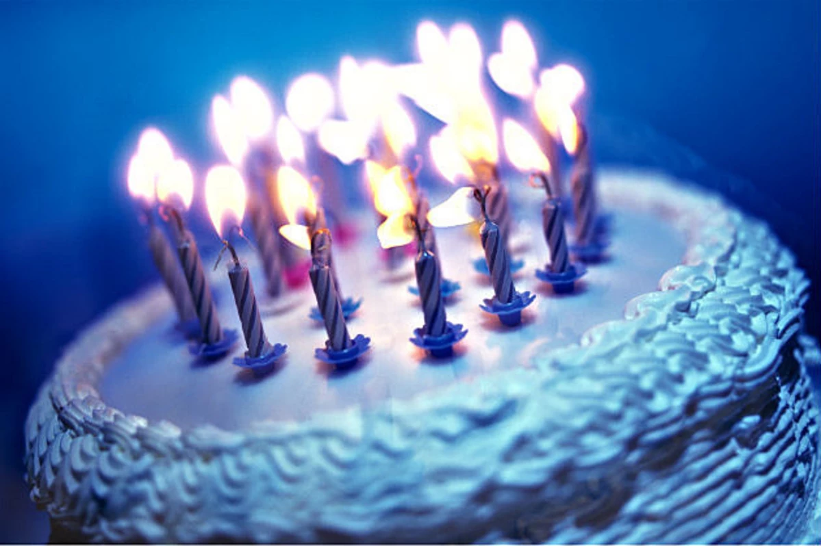Загадочный день рождения. Красивый торт со свечами. Свечи для торта. Свеча в торт "с днем рождения". Торт с днем рождения!.