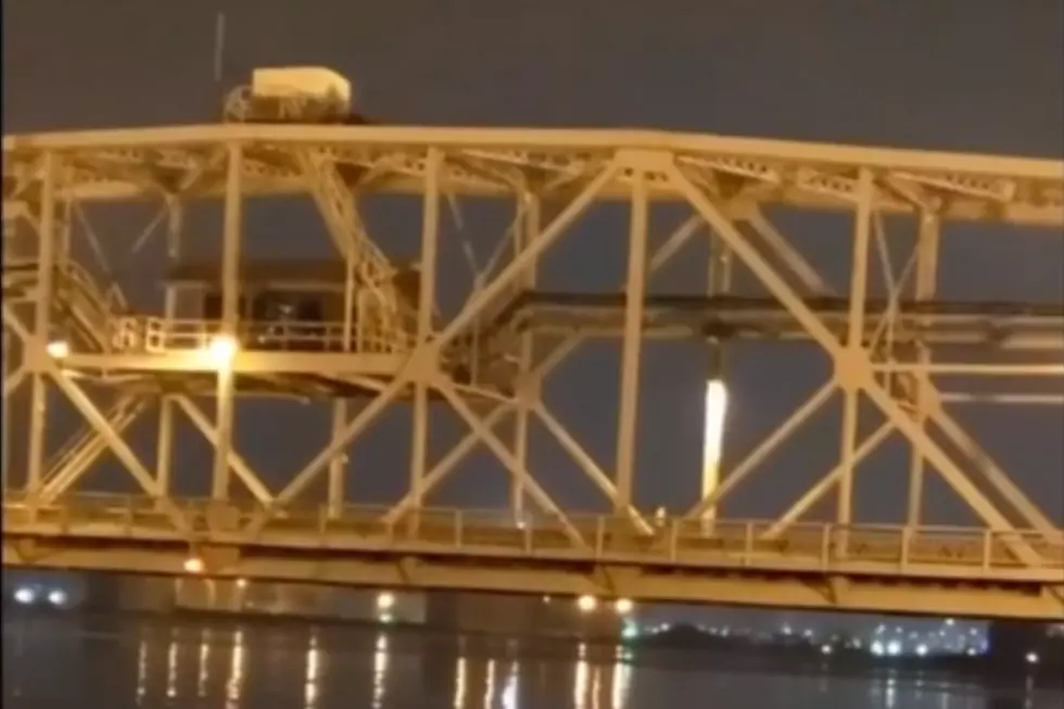 Video Shows Woman Freaking Out on Duluth Aerial Bridge