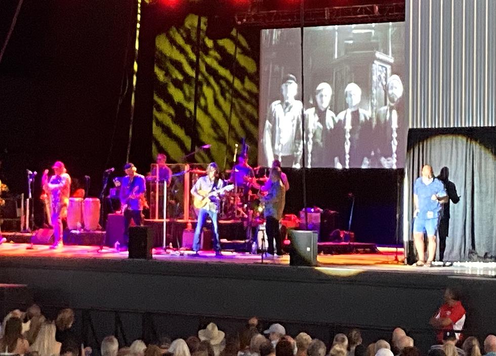 The ASL Interpreters At The Beach Boys Concert Stole The Show [VIDEO]