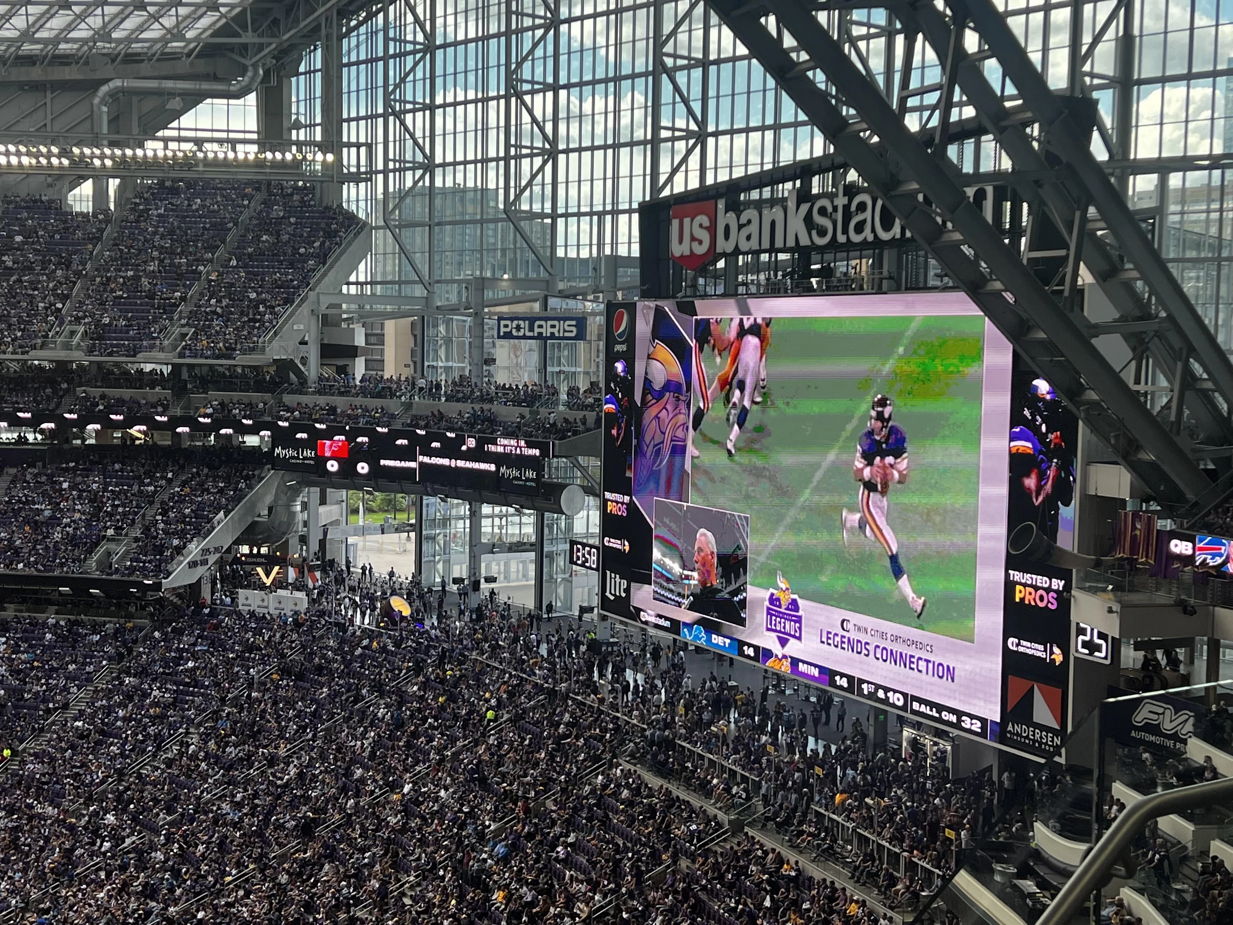 Let's Skol: Vikings fans tailgate outside U.S. Bank Stadium ahead of border  battle clash - CBS Minnesota