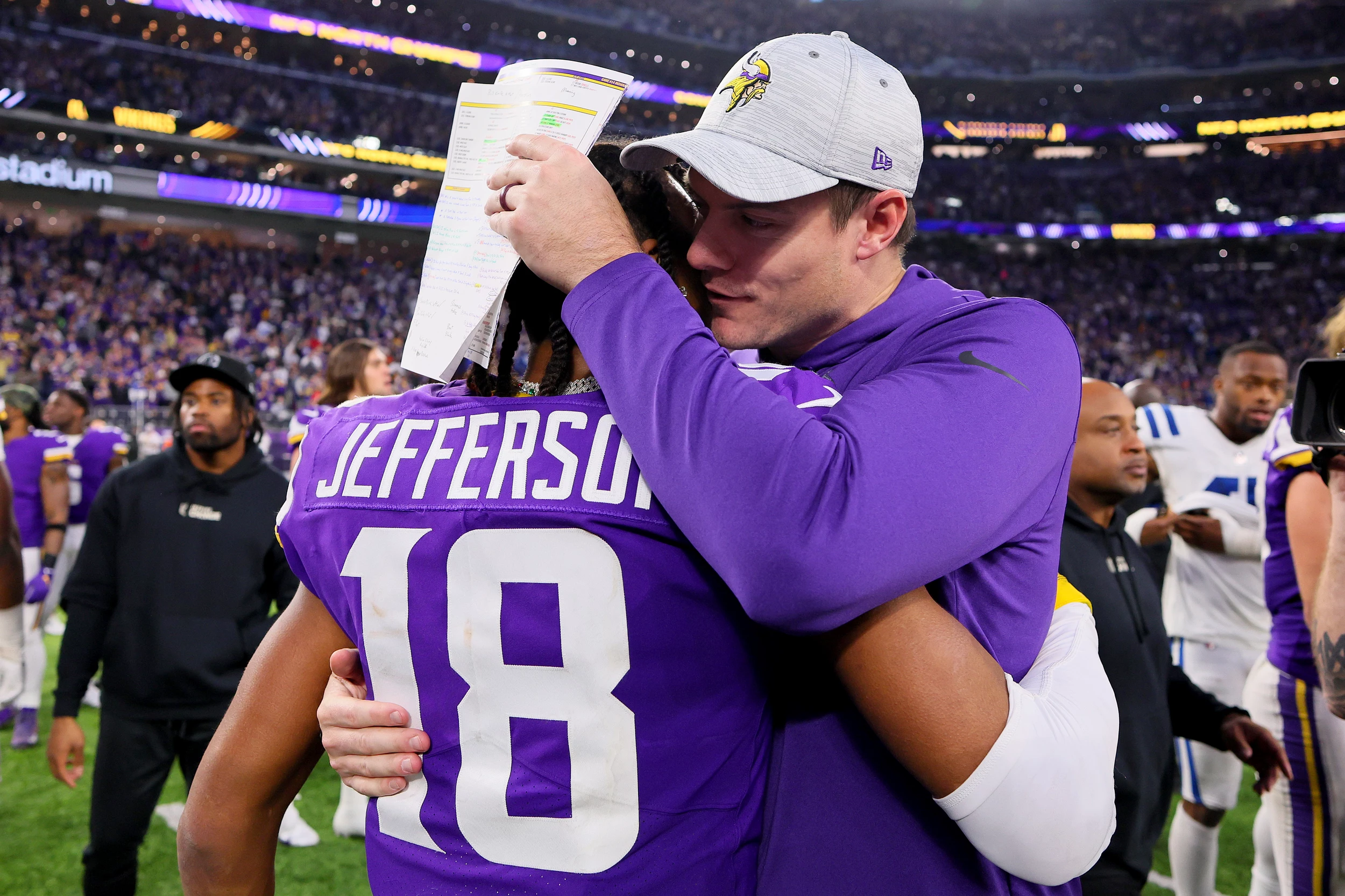 Vikings, T.J. Hockenson agree to extension: Pro Bowl TE reportedly becomes  highest paid at his position 