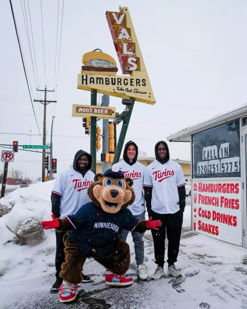 The Twins Made A Stop At St. Cloud’s Most Famous Restaurant