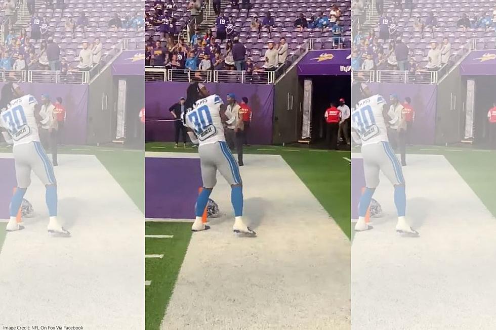 Lions Running Back Plays Catch With Young Fans Before The Vikings Game