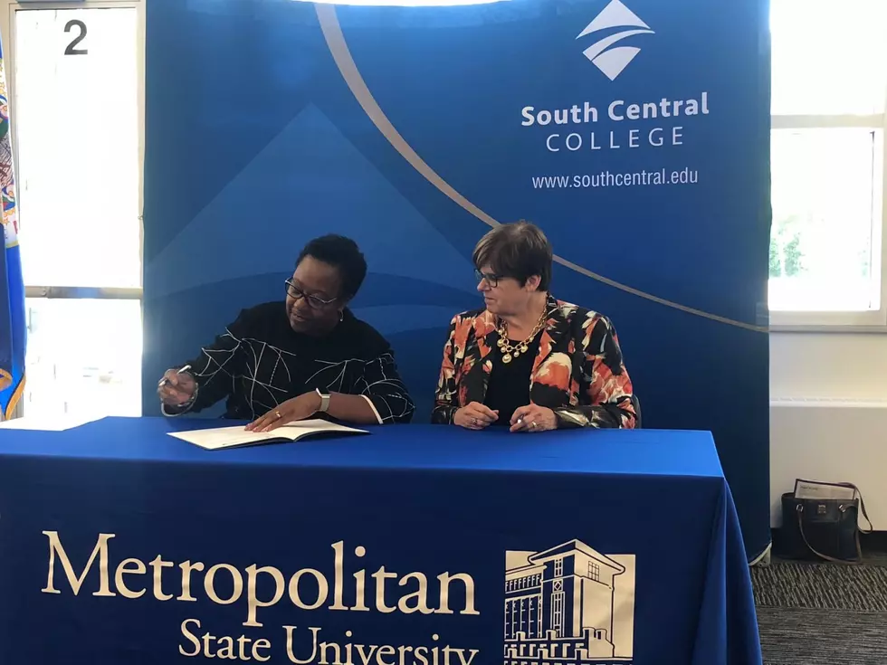 South Central College and Metropolitan State University Sign Agreement